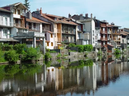 vue sur les maisons de la Jordanne : la nôtre est l'avant dernière sur la droite